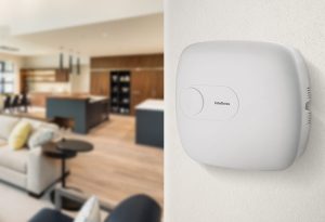 AMT 2018 Central de alarme monitorada com até 18 zonas